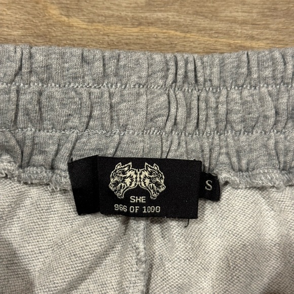Darc Sport Wolves She Grey Sweat Shorts Size Small 966/1000 - Picture 3 of 4
